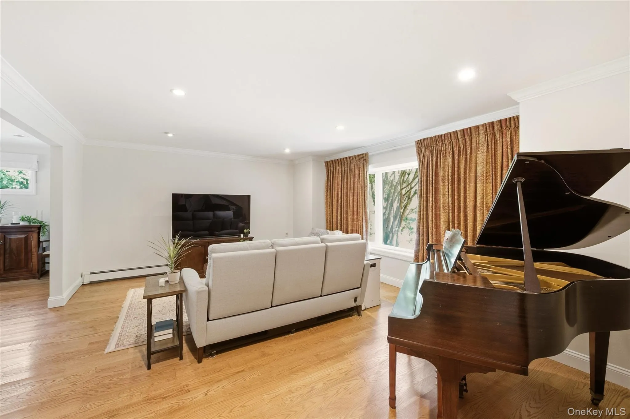 8 Clayton Drive, Huntington, NY, 5 Bedrooms Bedrooms, 11 Rooms Rooms,3 BathroomsBathrooms,Residential,For Rent,Clayton,0,1035693 8 Clayton Drive, Huntington, NY, 5 Bedrooms Bedrooms, 11 Rooms Rooms,3 BathroomsBathrooms,Residential,For Rent,Clayton,0,1035693