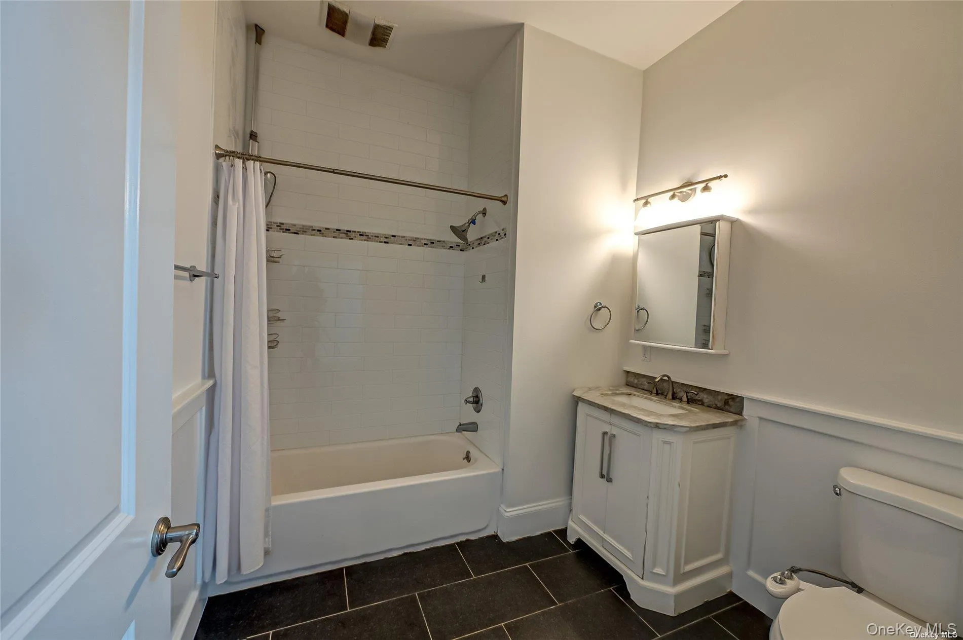 50-3A Stewart Avenue, Huntington, NY, 2 Bedrooms Bedrooms, 4 Rooms Rooms,1 BathroomBathrooms,Residential Lease,For Rent,Stewart,0,1035696 50-3A Stewart Avenue, Huntington, NY, 2 Bedrooms Bedrooms, 4 Rooms Rooms,1 BathroomBathrooms,Residential Lease,For Rent,Stewart,0,1035696