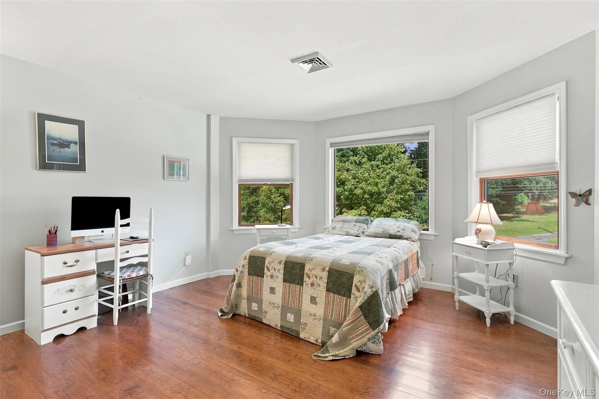 Large Main bedroom Large Main bedroom