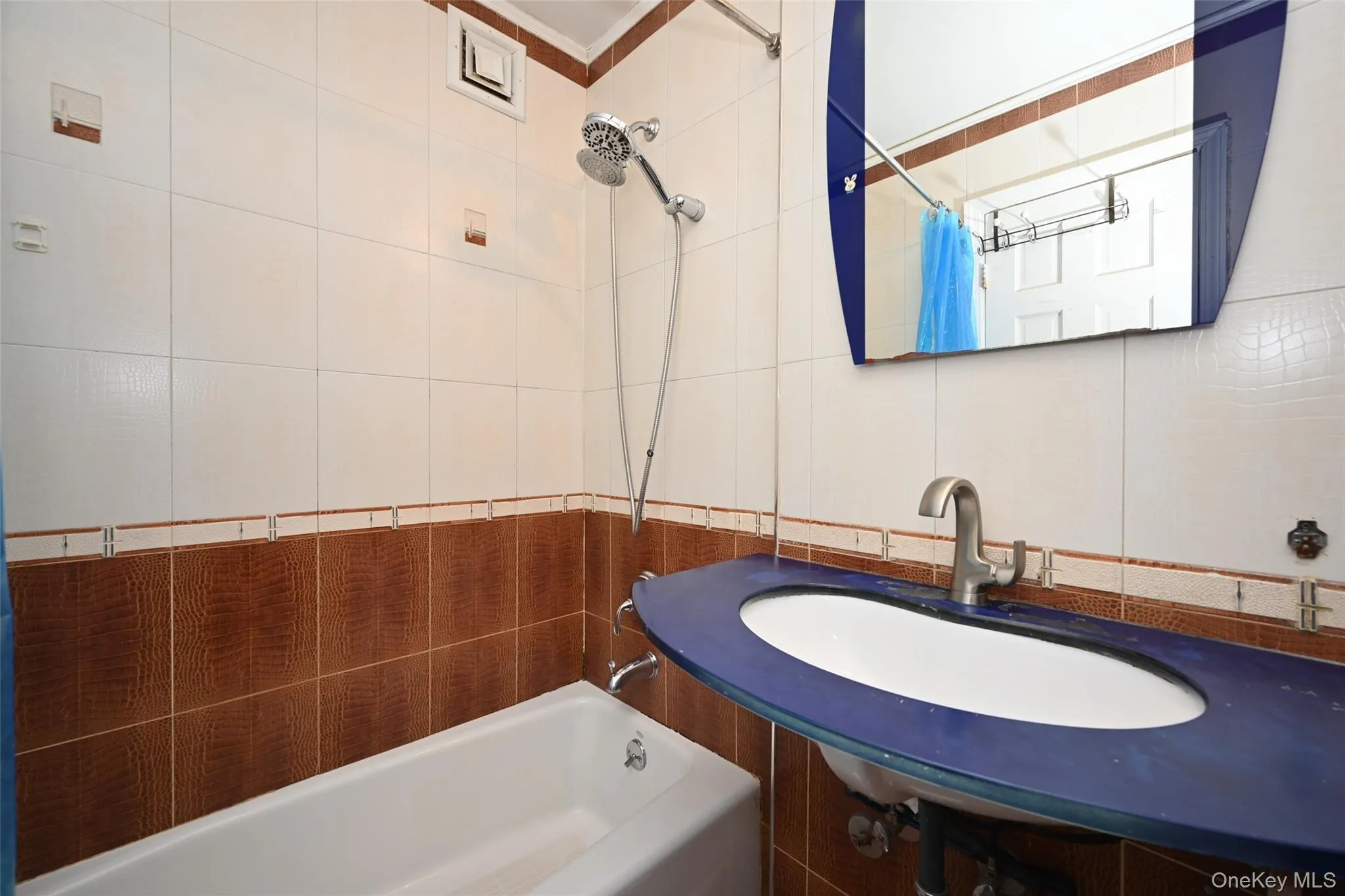 85-15 Main Street, New York, NY, 3 Bedrooms Bedrooms, 6 Rooms Rooms,2 BathroomsBathrooms,Residential,For Rent,Main,0,1035700 85-15 Main Street, New York, NY, 3 Bedrooms Bedrooms, 6 Rooms Rooms,2 BathroomsBathrooms,Residential,For Rent,Main,0,1035700