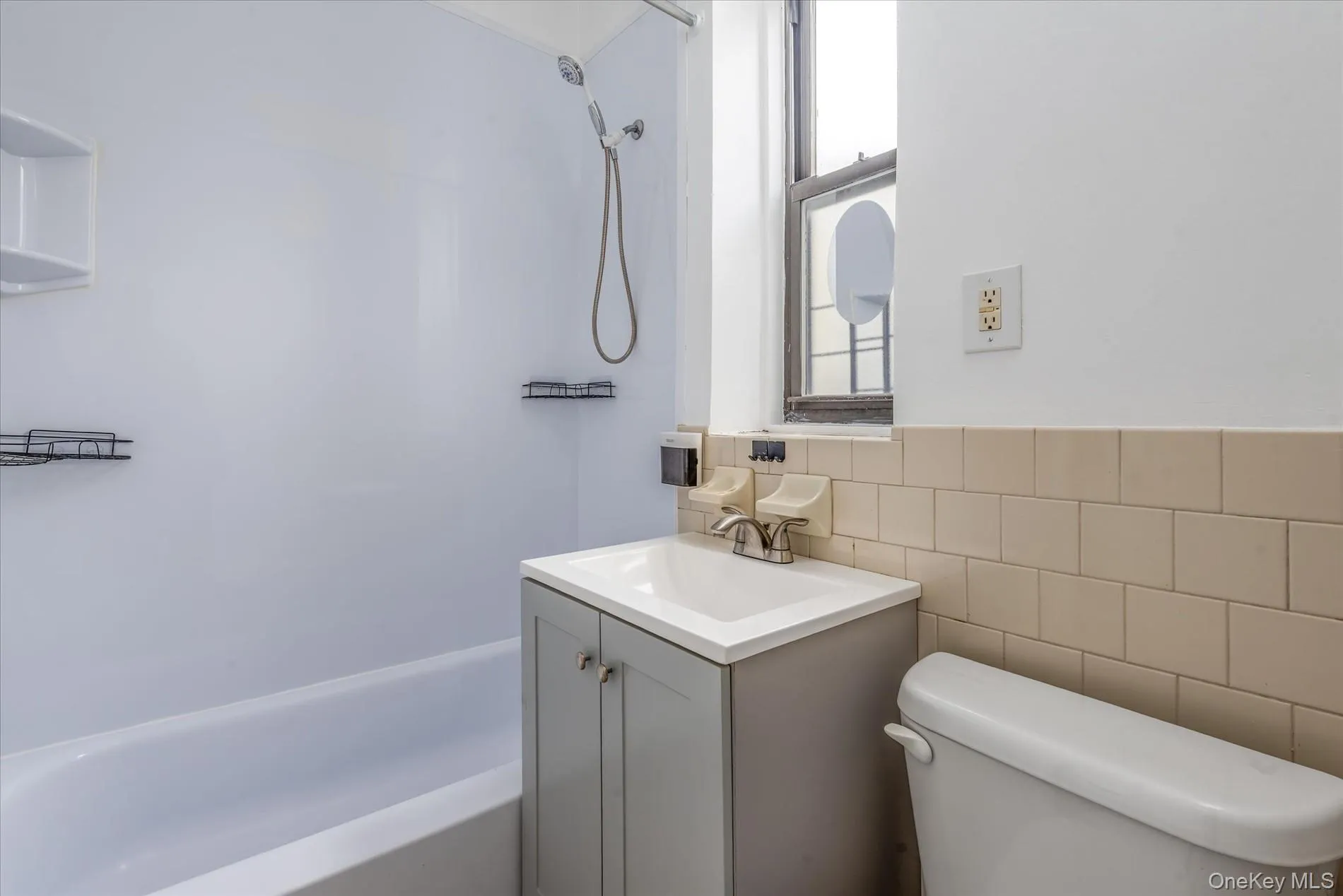 71-06 Grand Avenue, New York, NY, 1 Bedroom Bedrooms, 3 Rooms Rooms,1 BathroomBathrooms,Residential Lease,For Rent,Grand,0,1035720 71-06 Grand Avenue, New York, NY, 1 Bedroom Bedrooms, 3 Rooms Rooms,1 BathroomBathrooms,Residential Lease,For Rent,Grand,0,1035720