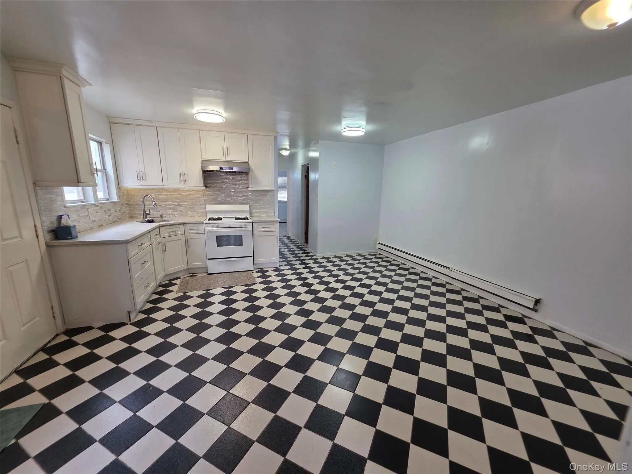 9509 134th Street, New York, NY, 3 Bedrooms Bedrooms, 6 Rooms Rooms,1 BathroomBathrooms,Residential Lease,For Rent,134th,0,1035723 9509 134th Street, New York, NY, 3 Bedrooms Bedrooms, 6 Rooms Rooms,1 BathroomBathrooms,Residential Lease,For Rent,134th,0,1035723