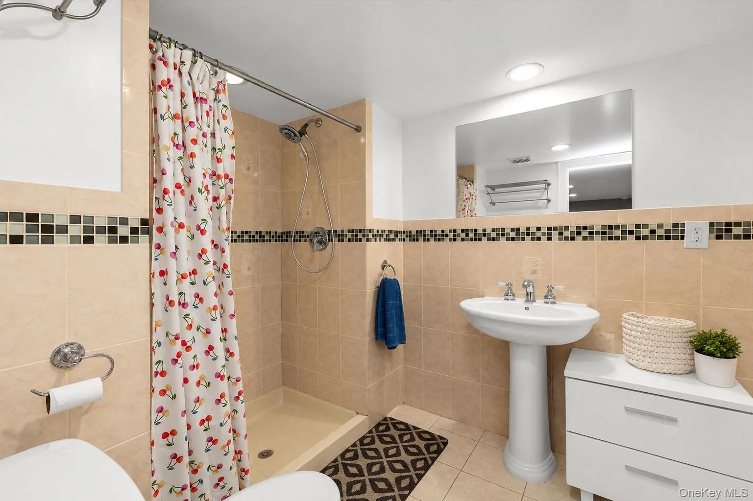 65 Threepence Drive, Huntington, NY, 6 Bedrooms Bedrooms, 11 Rooms Rooms,3 BathroomsBathrooms,Residential,For Rent,Threepence,0,1035727 65 Threepence Drive, Huntington, NY, 6 Bedrooms Bedrooms, 11 Rooms Rooms,3 BathroomsBathrooms,Residential,For Rent,Threepence,0,1035727