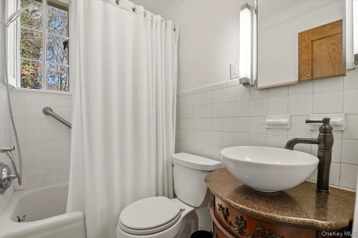 Full Bath Full Bath