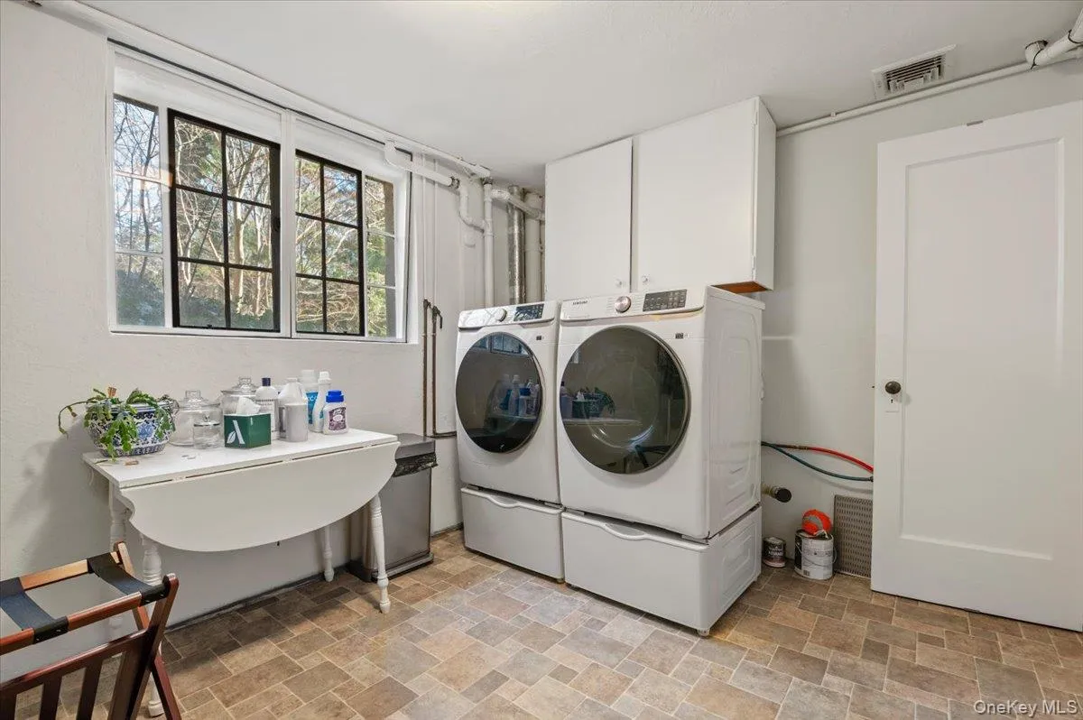 12 Hampton Road, North Hempstead, NY, 4 Bedrooms Bedrooms, 8 Rooms Rooms,3 BathroomsBathrooms,Residential Lease,For Rent,Hampton,0,1035735 12 Hampton Road, North Hempstead, NY, 4 Bedrooms Bedrooms, 8 Rooms Rooms,3 BathroomsBathrooms,Residential Lease,For Rent,Hampton,0,1035735
