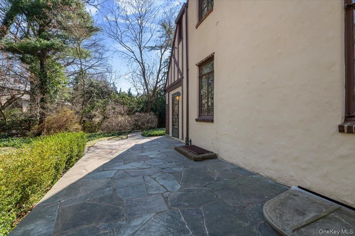 12 Hampton Road, North Hempstead, NY, 4 Bedrooms Bedrooms, 8 Rooms Rooms,3 BathroomsBathrooms,Residential Lease,For Rent,Hampton,0,1035735 12 Hampton Road, North Hempstead, NY, 4 Bedrooms Bedrooms, 8 Rooms Rooms,3 BathroomsBathrooms,Residential Lease,For Rent,Hampton,0,1035735