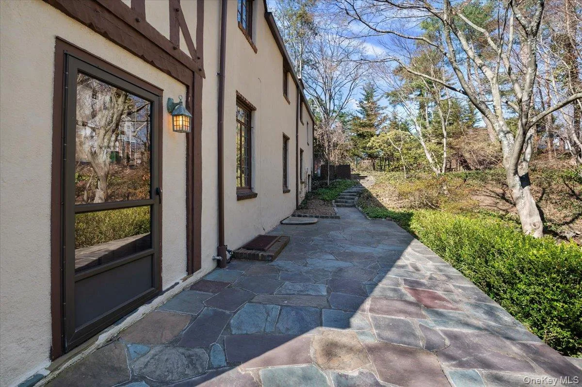 12 Hampton Road, North Hempstead, NY, 4 Bedrooms Bedrooms, 8 Rooms Rooms,3 BathroomsBathrooms,Residential Lease,For Rent,Hampton,0,1035735 12 Hampton Road, North Hempstead, NY, 4 Bedrooms Bedrooms, 8 Rooms Rooms,3 BathroomsBathrooms,Residential Lease,For Rent,Hampton,0,1035735