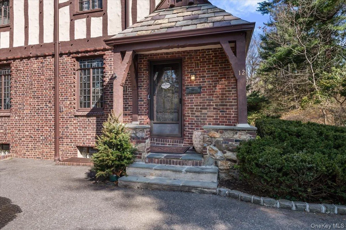 12 Hampton Road, North Hempstead, NY, 4 Bedrooms Bedrooms, 8 Rooms Rooms,3 BathroomsBathrooms,Residential Lease,For Rent,Hampton,0,1035735 12 Hampton Road, North Hempstead, NY, 4 Bedrooms Bedrooms, 8 Rooms Rooms,3 BathroomsBathrooms,Residential Lease,For Rent,Hampton,0,1035735