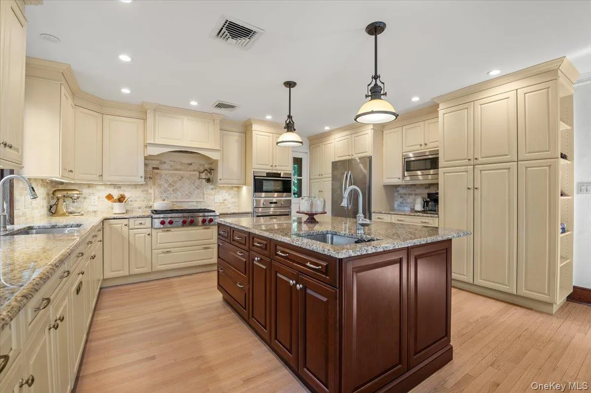 12 Hampton Road, North Hempstead, NY, 4 Bedrooms Bedrooms, 8 Rooms Rooms,3 BathroomsBathrooms,Residential Lease,For Rent,Hampton,0,1035735 12 Hampton Road, North Hempstead, NY, 4 Bedrooms Bedrooms, 8 Rooms Rooms,3 BathroomsBathrooms,Residential Lease,For Rent,Hampton,0,1035735