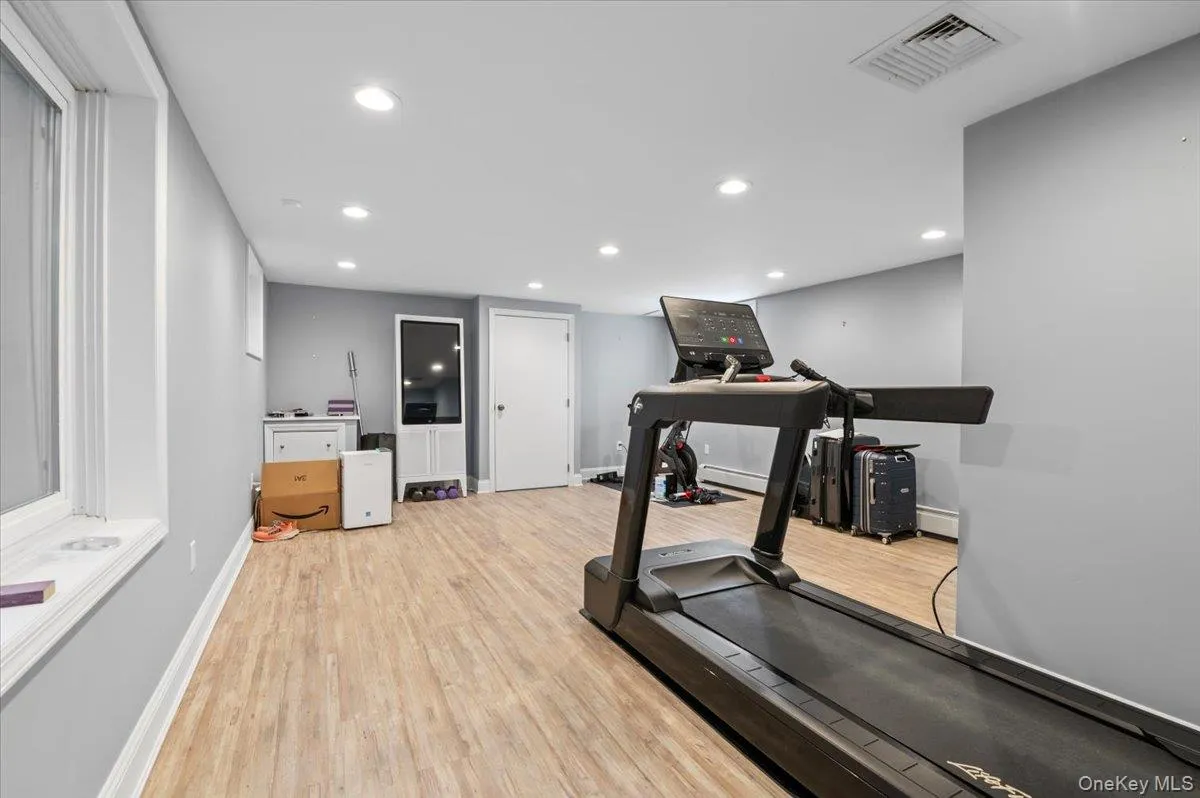 12 Hampton Road, North Hempstead, NY, 4 Bedrooms Bedrooms, 8 Rooms Rooms,3 BathroomsBathrooms,Residential Lease,For Rent,Hampton,0,1035735 12 Hampton Road, North Hempstead, NY, 4 Bedrooms Bedrooms, 8 Rooms Rooms,3 BathroomsBathrooms,Residential Lease,For Rent,Hampton,0,1035735