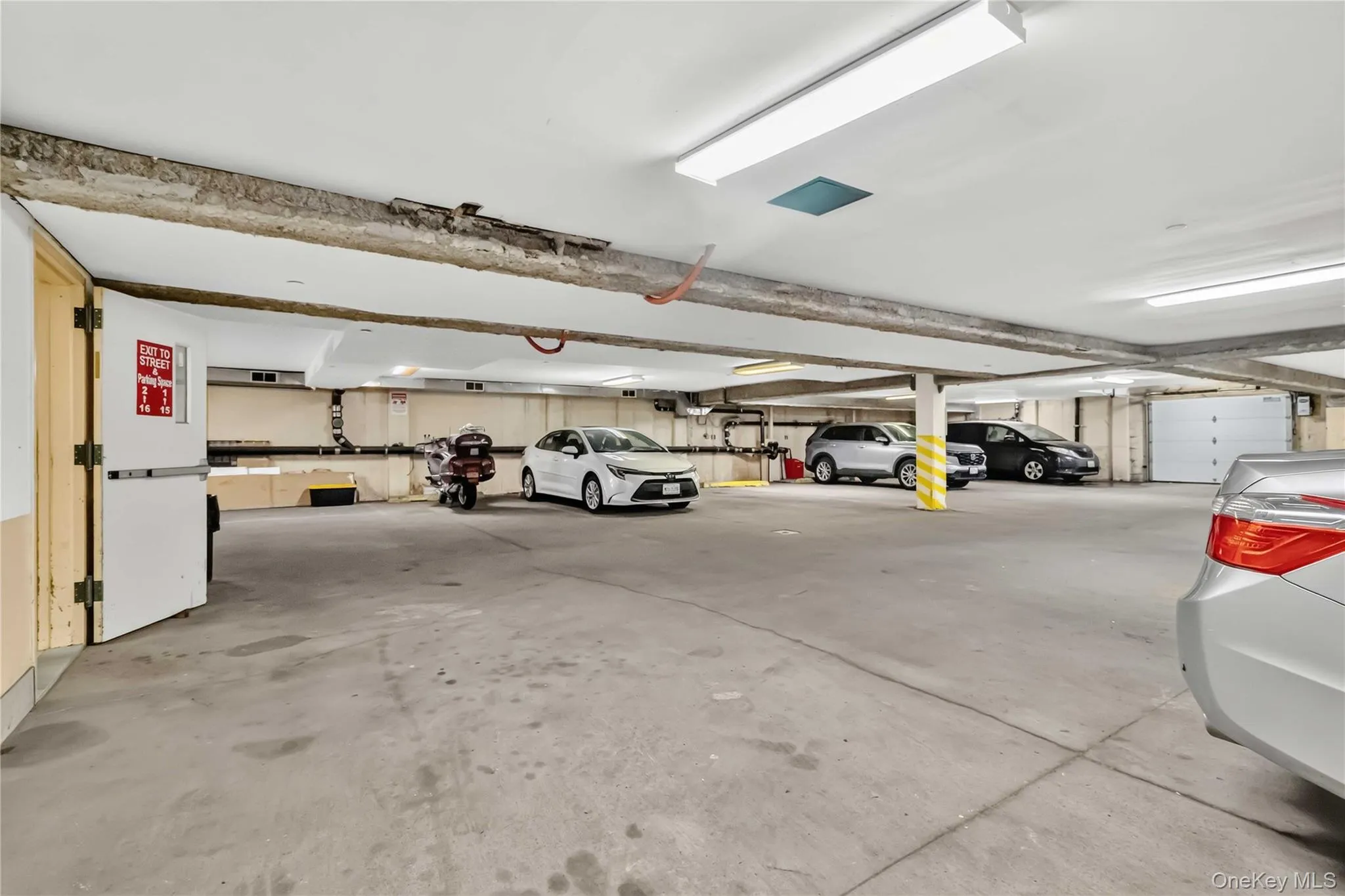 6434 Grand Central Parkway, New York, NY, 1 Bedroom Bedrooms, 2 Rooms Rooms,1 BathroomBathrooms,Residential,For Rent,Grand Central,0,1035739 6434 Grand Central Parkway, New York, NY, 1 Bedroom Bedrooms, 2 Rooms Rooms,1 BathroomBathrooms,Residential,For Rent,Grand Central,0,1035739