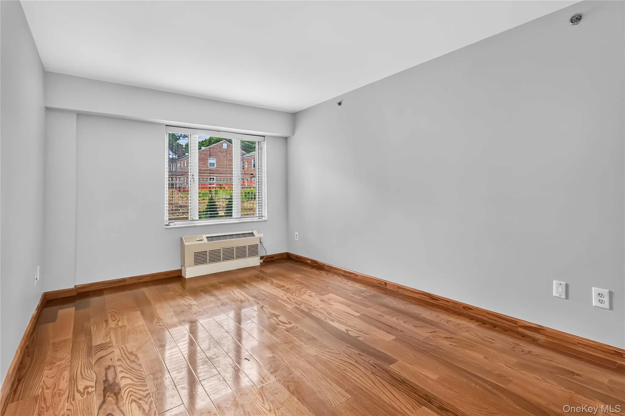 6434 Grand Central Parkway, New York, NY, 1 Bedroom Bedrooms, 2 Rooms Rooms,1 BathroomBathrooms,Residential,For Rent,Grand Central,0,1035739 6434 Grand Central Parkway, New York, NY, 1 Bedroom Bedrooms, 2 Rooms Rooms,1 BathroomBathrooms,Residential,For Rent,Grand Central,0,1035739