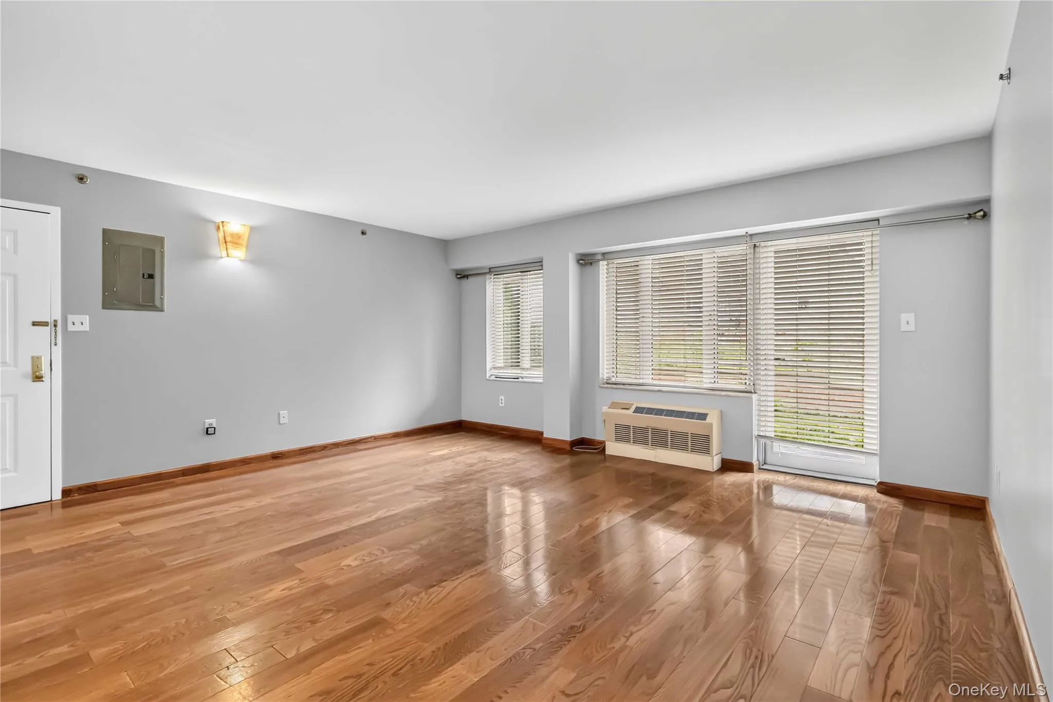 6434 Grand Central Parkway, New York, NY, 1 Bedroom Bedrooms, 2 Rooms Rooms,1 BathroomBathrooms,Residential,For Rent,Grand Central,0,1035739 6434 Grand Central Parkway, New York, NY, 1 Bedroom Bedrooms, 2 Rooms Rooms,1 BathroomBathrooms,Residential,For Rent,Grand Central,0,1035739