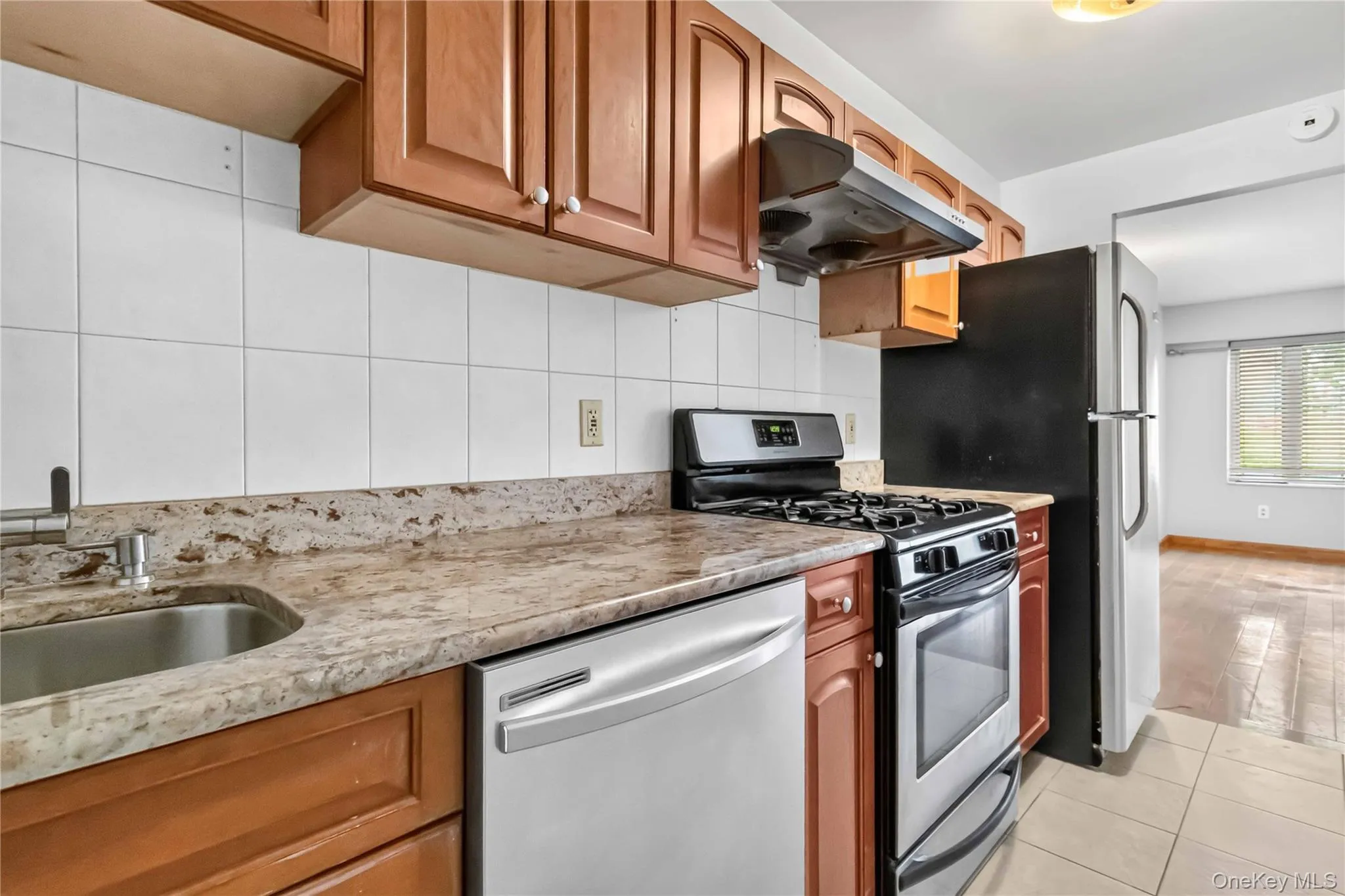 6434 Grand Central Parkway, New York, NY, 1 Bedroom Bedrooms, 2 Rooms Rooms,1 BathroomBathrooms,Residential,For Rent,Grand Central,0,1035739 6434 Grand Central Parkway, New York, NY, 1 Bedroom Bedrooms, 2 Rooms Rooms,1 BathroomBathrooms,Residential,For Rent,Grand Central,0,1035739