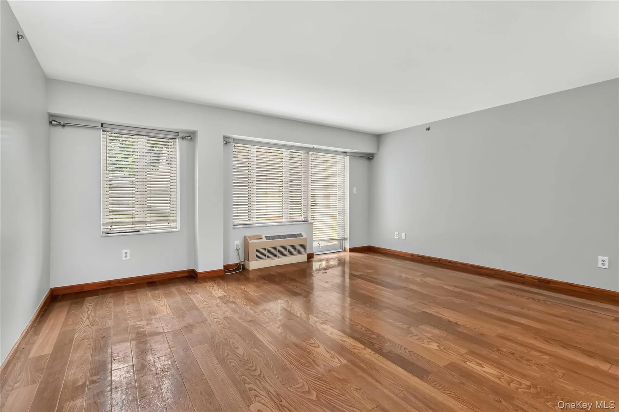 6434 Grand Central Parkway, New York, NY, 1 Bedroom Bedrooms, 2 Rooms Rooms,1 BathroomBathrooms,Residential,For Rent,Grand Central,0,1035739 6434 Grand Central Parkway, New York, NY, 1 Bedroom Bedrooms, 2 Rooms Rooms,1 BathroomBathrooms,Residential,For Rent,Grand Central,0,1035739
