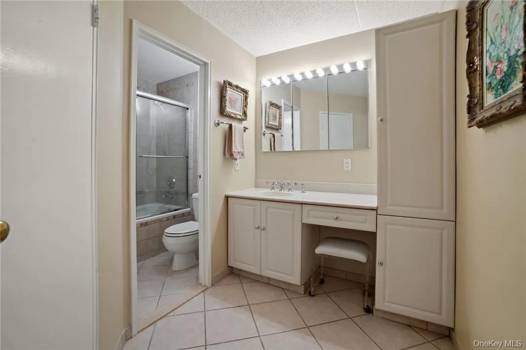 Master Bedroom Dressing room with Huge Wall in Closet Master Bedroom Dressing room with Huge Wall in Closet