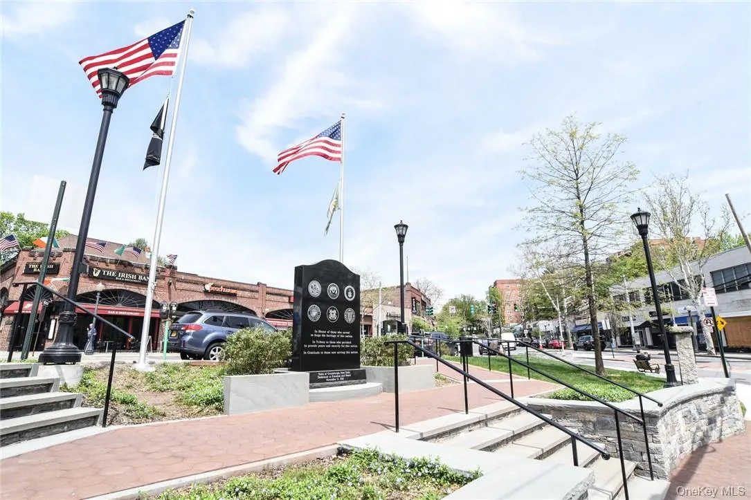 Hartsdale Shopping Area-Farmer's Market across during Spring and Summer Hartsdale Shopping Area-Farmer's Market across during Spring and Summer