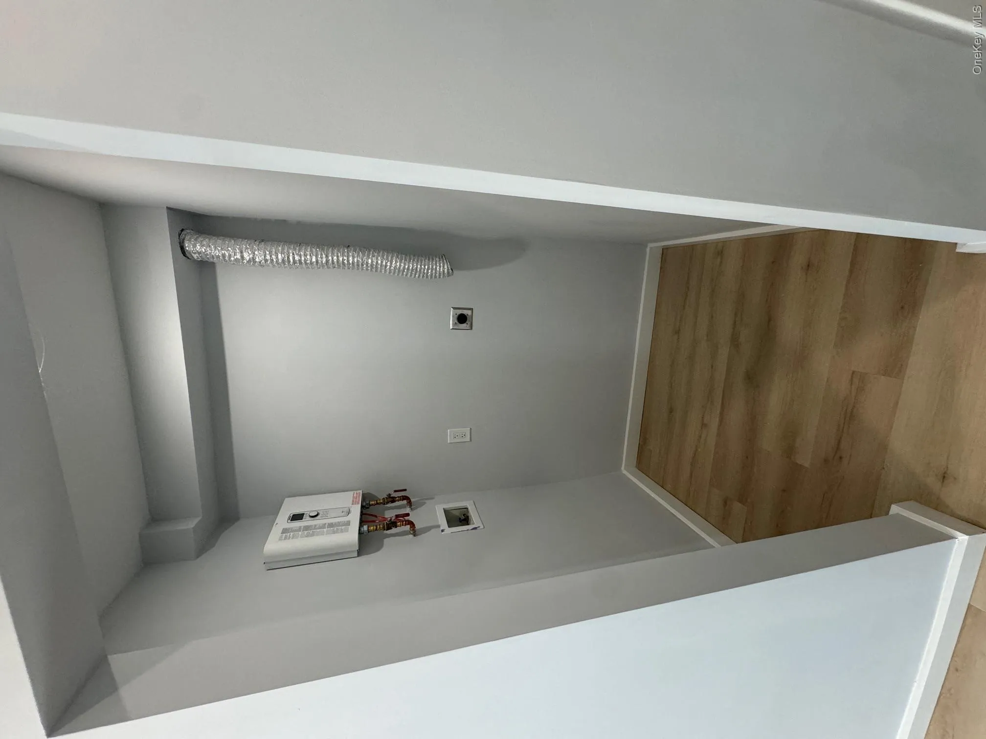 Laundry area- washer/dryer can be rented from the landlord for additional fee Laundry area- washer/dryer can be rented from the landlord for additional fee