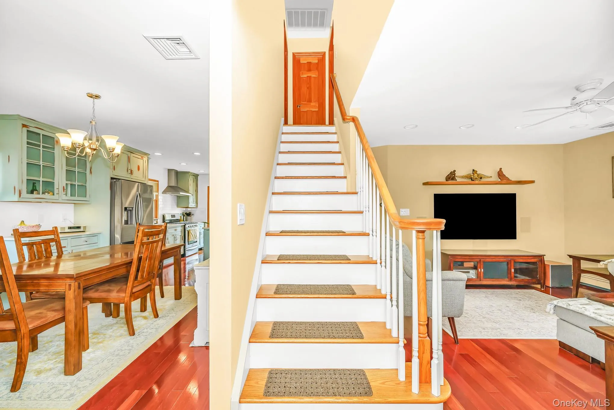219 Leonard Street, Hempstead, NY, 3 Bedrooms Bedrooms, 6 Rooms Rooms,2 BathroomsBathrooms,Residential,For Rent,Leonard,0,1035751 219 Leonard Street, Hempstead, NY, 3 Bedrooms Bedrooms, 6 Rooms Rooms,2 BathroomsBathrooms,Residential,For Rent,Leonard,0,1035751