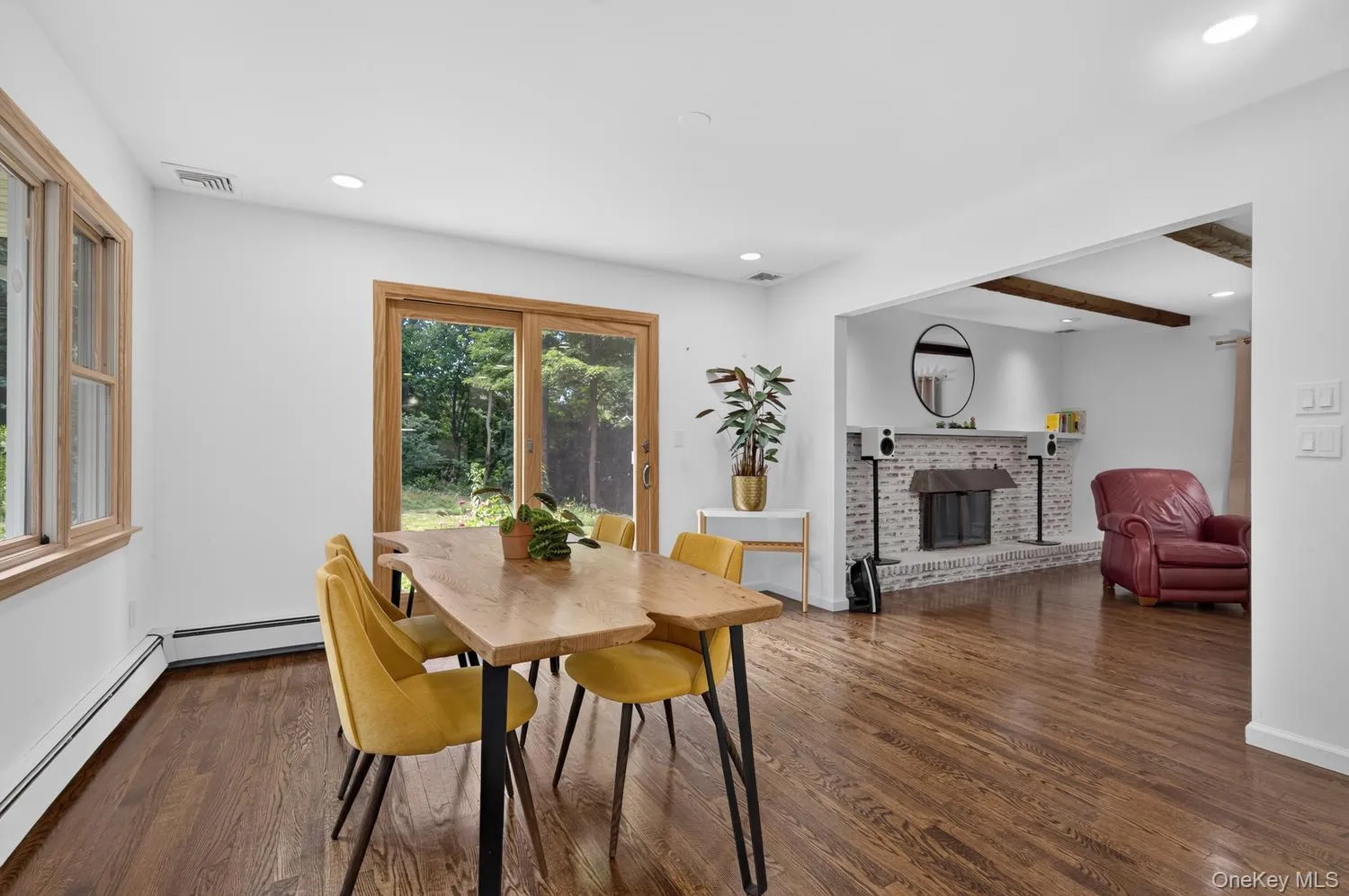 6A Rochester Court, Huntington, NY, 3 Bedrooms Bedrooms, 7 Rooms Rooms,2 BathroomsBathrooms,Residential,For Rent,Rochester,0,1035752 6A Rochester Court, Huntington, NY, 3 Bedrooms Bedrooms, 7 Rooms Rooms,2 BathroomsBathrooms,Residential,For Rent,Rochester,0,1035752