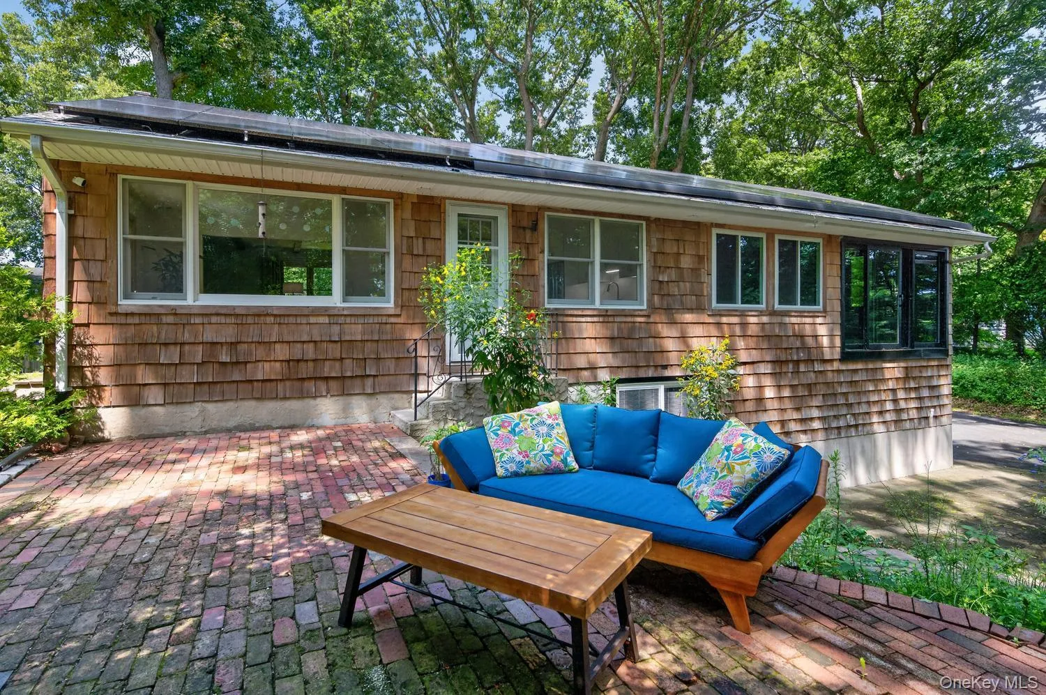 6A Rochester Court, Huntington, NY, 3 Bedrooms Bedrooms, 7 Rooms Rooms,2 BathroomsBathrooms,Residential,For Rent,Rochester,0,1035752 6A Rochester Court, Huntington, NY, 3 Bedrooms Bedrooms, 7 Rooms Rooms,2 BathroomsBathrooms,Residential,For Rent,Rochester,0,1035752