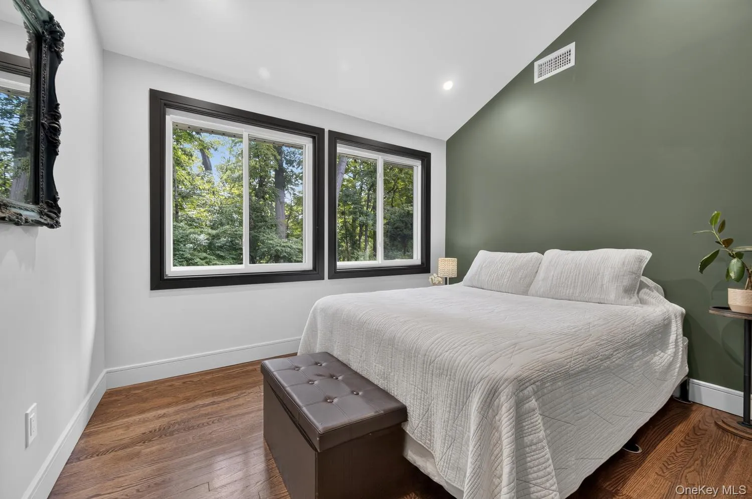6A Rochester Court, Huntington, NY, 3 Bedrooms Bedrooms, 7 Rooms Rooms,2 BathroomsBathrooms,Residential,For Rent,Rochester,0,1035752 6A Rochester Court, Huntington, NY, 3 Bedrooms Bedrooms, 7 Rooms Rooms,2 BathroomsBathrooms,Residential,For Rent,Rochester,0,1035752