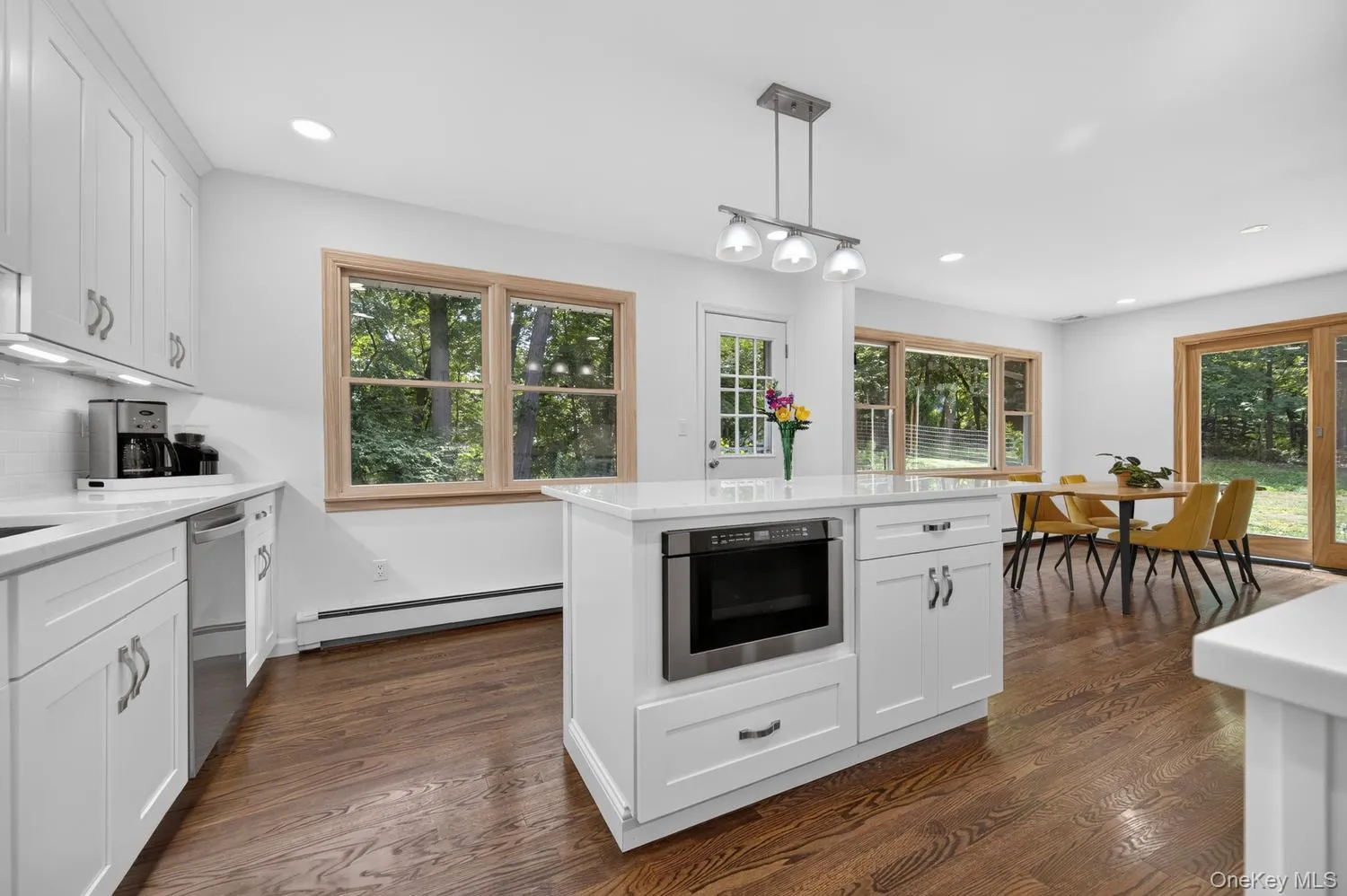 6A Rochester Court, Huntington, NY, 3 Bedrooms Bedrooms, 7 Rooms Rooms,2 BathroomsBathrooms,Residential,For Rent,Rochester,0,1035752 6A Rochester Court, Huntington, NY, 3 Bedrooms Bedrooms, 7 Rooms Rooms,2 BathroomsBathrooms,Residential,For Rent,Rochester,0,1035752