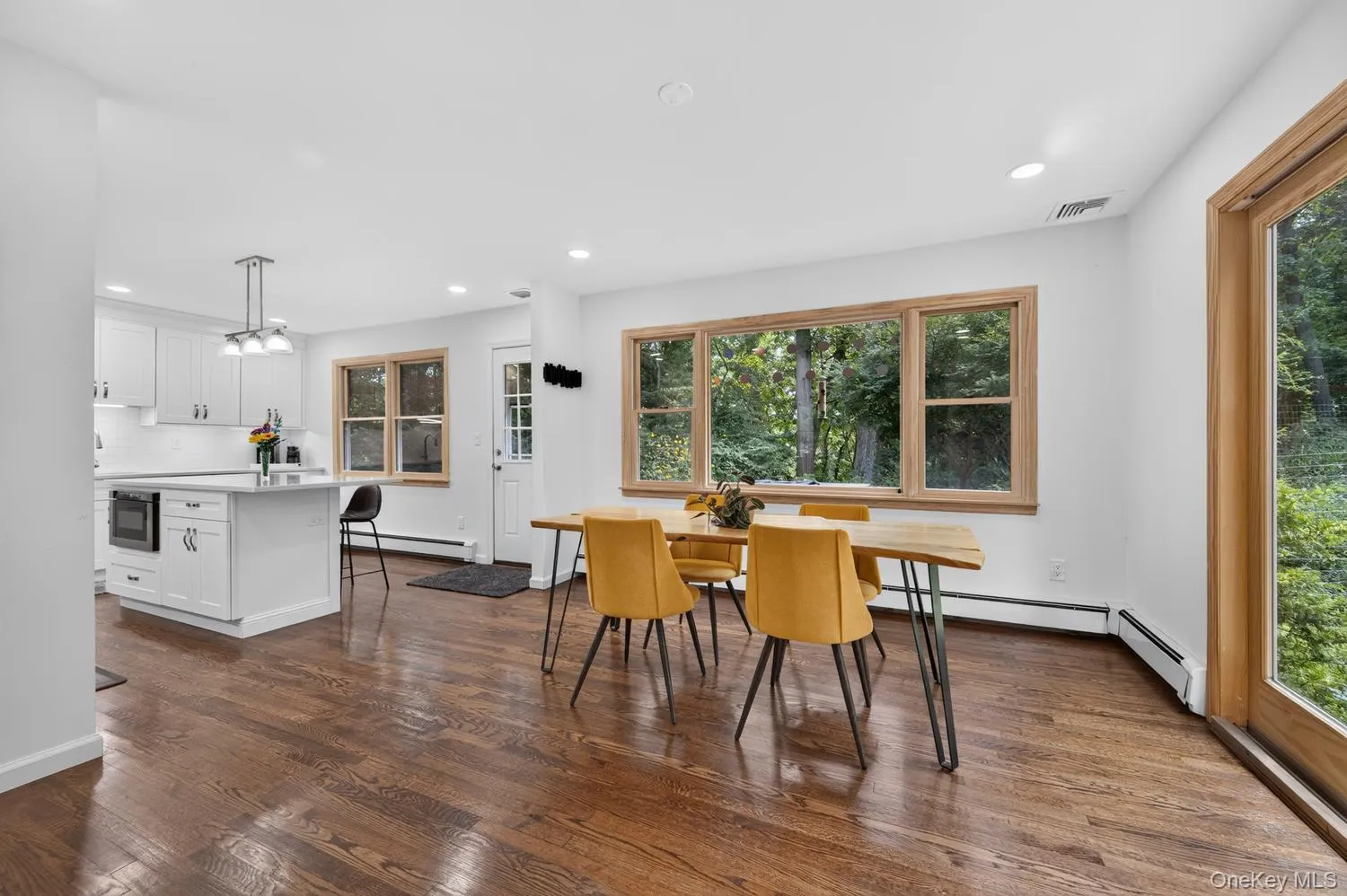 6A Rochester Court, Huntington, NY, 3 Bedrooms Bedrooms, 7 Rooms Rooms,2 BathroomsBathrooms,Residential,For Rent,Rochester,0,1035752 6A Rochester Court, Huntington, NY, 3 Bedrooms Bedrooms, 7 Rooms Rooms,2 BathroomsBathrooms,Residential,For Rent,Rochester,0,1035752