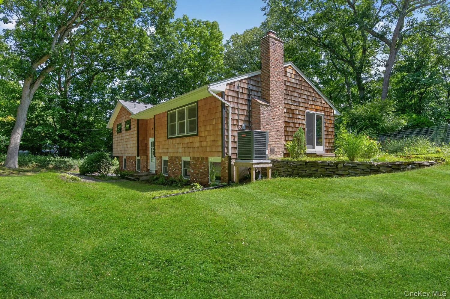 6A Rochester Court, Huntington, NY, 3 Bedrooms Bedrooms, 7 Rooms Rooms,2 BathroomsBathrooms,Residential,For Rent,Rochester,0,1035752 6A Rochester Court, Huntington, NY, 3 Bedrooms Bedrooms, 7 Rooms Rooms,2 BathroomsBathrooms,Residential,For Rent,Rochester,0,1035752