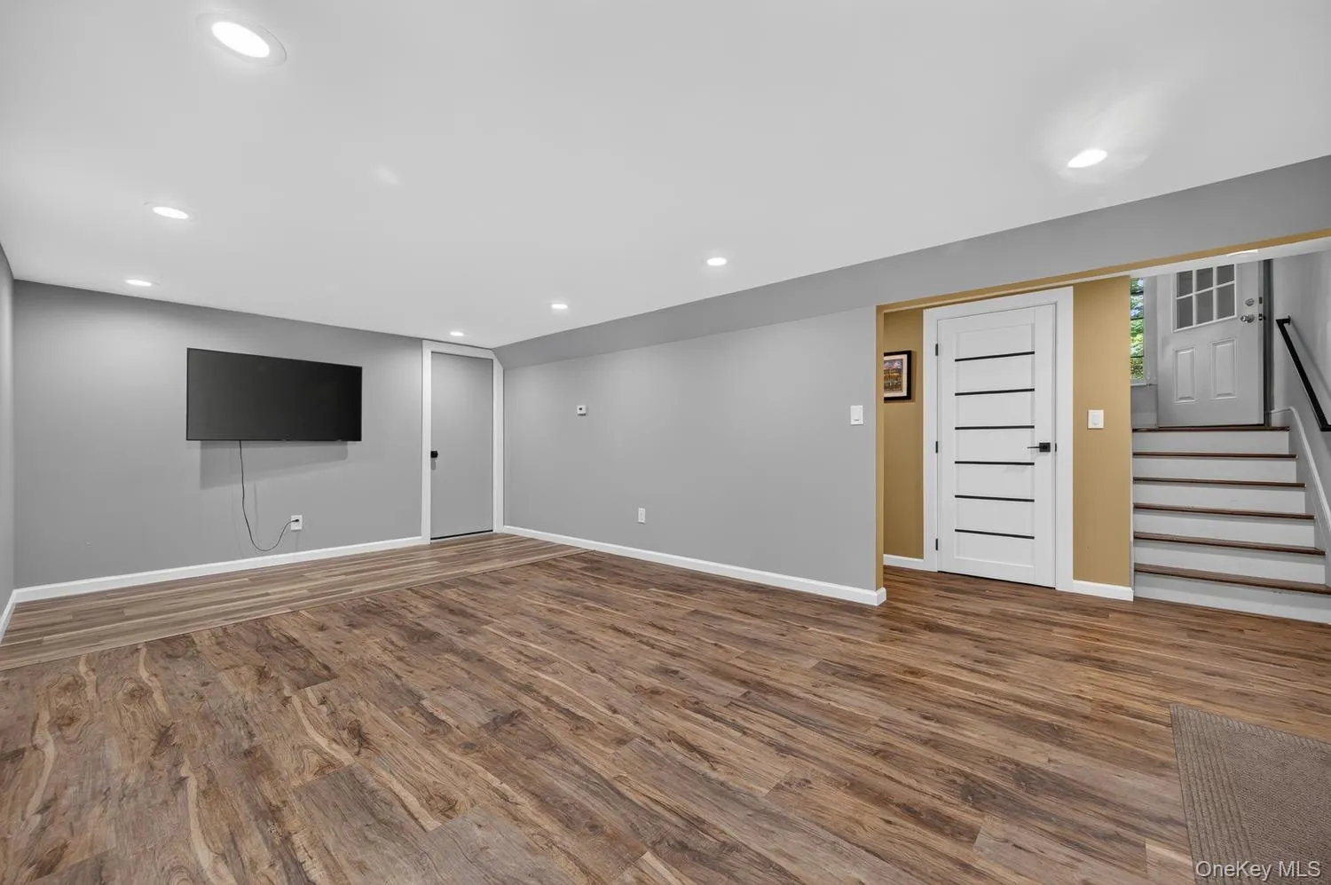 6A Rochester Court, Huntington, NY, 3 Bedrooms Bedrooms, 7 Rooms Rooms,2 BathroomsBathrooms,Residential,For Rent,Rochester,0,1035752 6A Rochester Court, Huntington, NY, 3 Bedrooms Bedrooms, 7 Rooms Rooms,2 BathroomsBathrooms,Residential,For Rent,Rochester,0,1035752