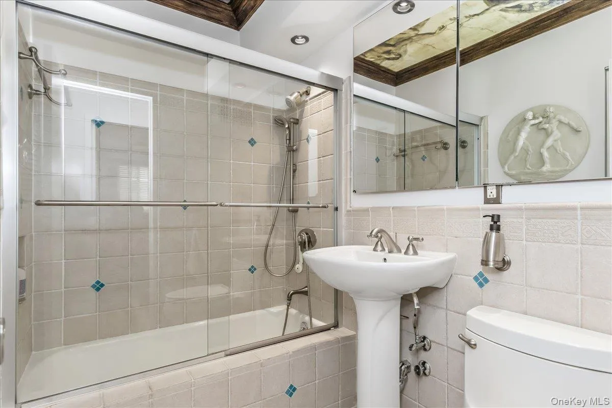 3965 52nd St, New York, NY, 1 Bedroom Bedrooms, 4 Rooms Rooms,1 BathroomBathrooms,Residential,For Rent,52nd St,0,1035763 3965 52nd St, New York, NY, 1 Bedroom Bedrooms, 4 Rooms Rooms,1 BathroomBathrooms,Residential,For Rent,52nd St,0,1035763