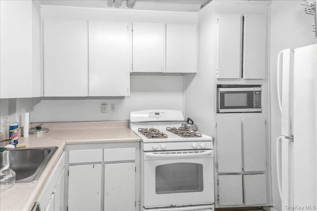 3965 52nd St, New York, NY, 1 Bedroom Bedrooms, 4 Rooms Rooms,1 BathroomBathrooms,Residential,For Rent,52nd St,0,1035763 3965 52nd St, New York, NY, 1 Bedroom Bedrooms, 4 Rooms Rooms,1 BathroomBathrooms,Residential,For Rent,52nd St,0,1035763