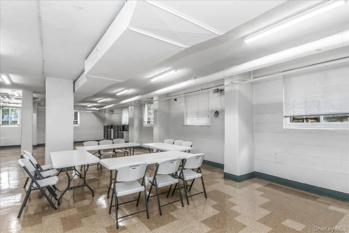 3965 52nd St, New York, NY, 1 Bedroom Bedrooms, 4 Rooms Rooms,1 BathroomBathrooms,Residential,For Rent,52nd St,0,1035763 3965 52nd St, New York, NY, 1 Bedroom Bedrooms, 4 Rooms Rooms,1 BathroomBathrooms,Residential,For Rent,52nd St,0,1035763
