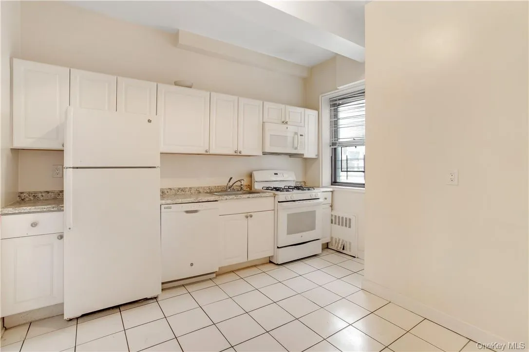 411 Bronx River Road, Yonkers, NY, 1 Bedroom Bedrooms, 4 Rooms Rooms,1 BathroomBathrooms,Residential Lease,For Rent,Bronx River,0,1035786 411 Bronx River Road, Yonkers, NY, 1 Bedroom Bedrooms, 4 Rooms Rooms,1 BathroomBathrooms,Residential Lease,For Rent,Bronx River,0,1035786