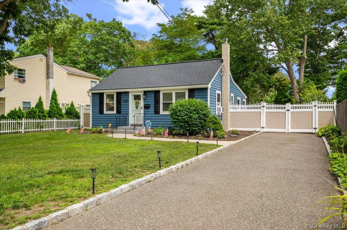 1347 Peters Boulevard, Islip, NY, 2 Bedrooms Bedrooms, 5 Rooms Rooms,1 BathroomBathrooms,Residential,For Rent,Peters,0,1035792 1347 Peters Boulevard, Islip, NY, 2 Bedrooms Bedrooms, 5 Rooms Rooms,1 BathroomBathrooms,Residential,For Rent,Peters,0,1035792