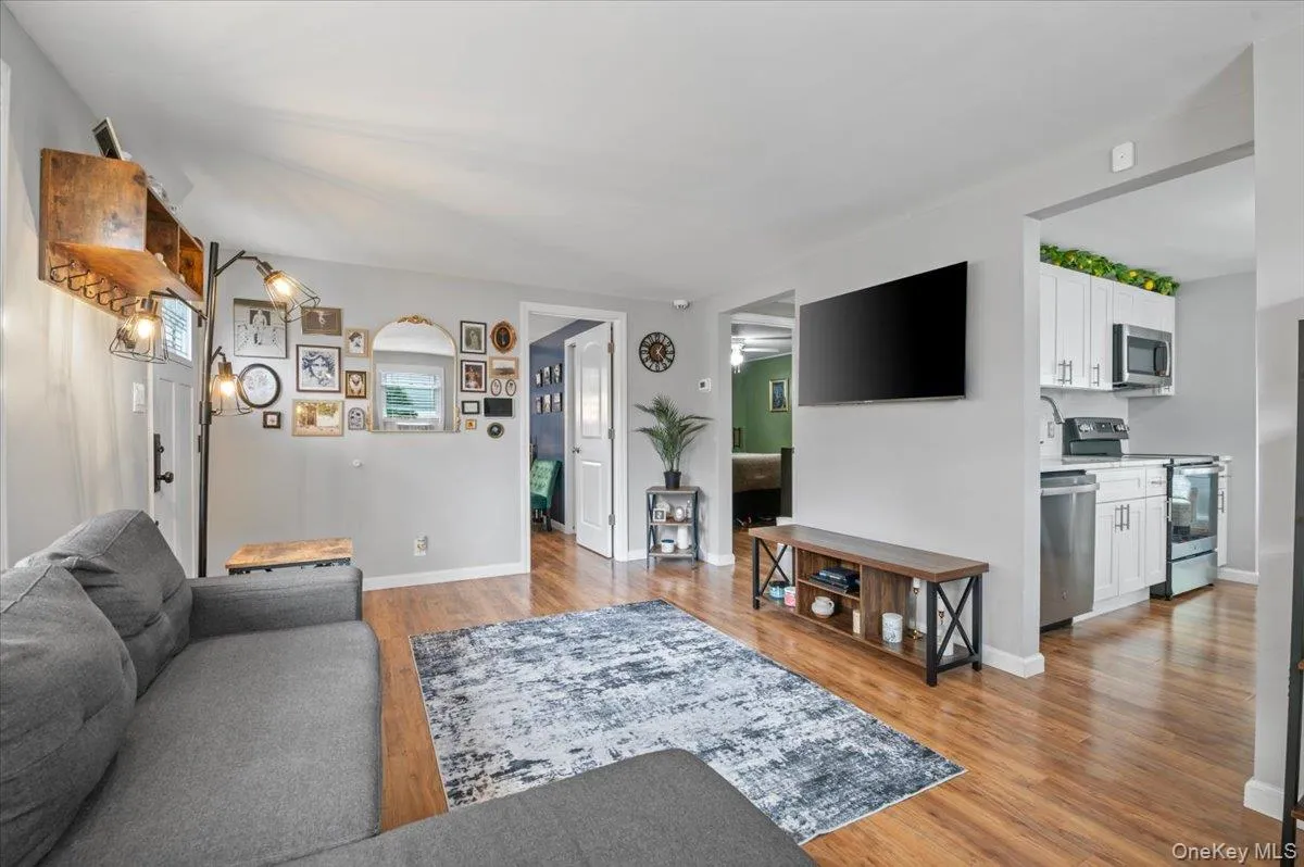1347 Peters Boulevard, Islip, NY, 2 Bedrooms Bedrooms, 5 Rooms Rooms,1 BathroomBathrooms,Residential,For Rent,Peters,0,1035792 1347 Peters Boulevard, Islip, NY, 2 Bedrooms Bedrooms, 5 Rooms Rooms,1 BathroomBathrooms,Residential,For Rent,Peters,0,1035792