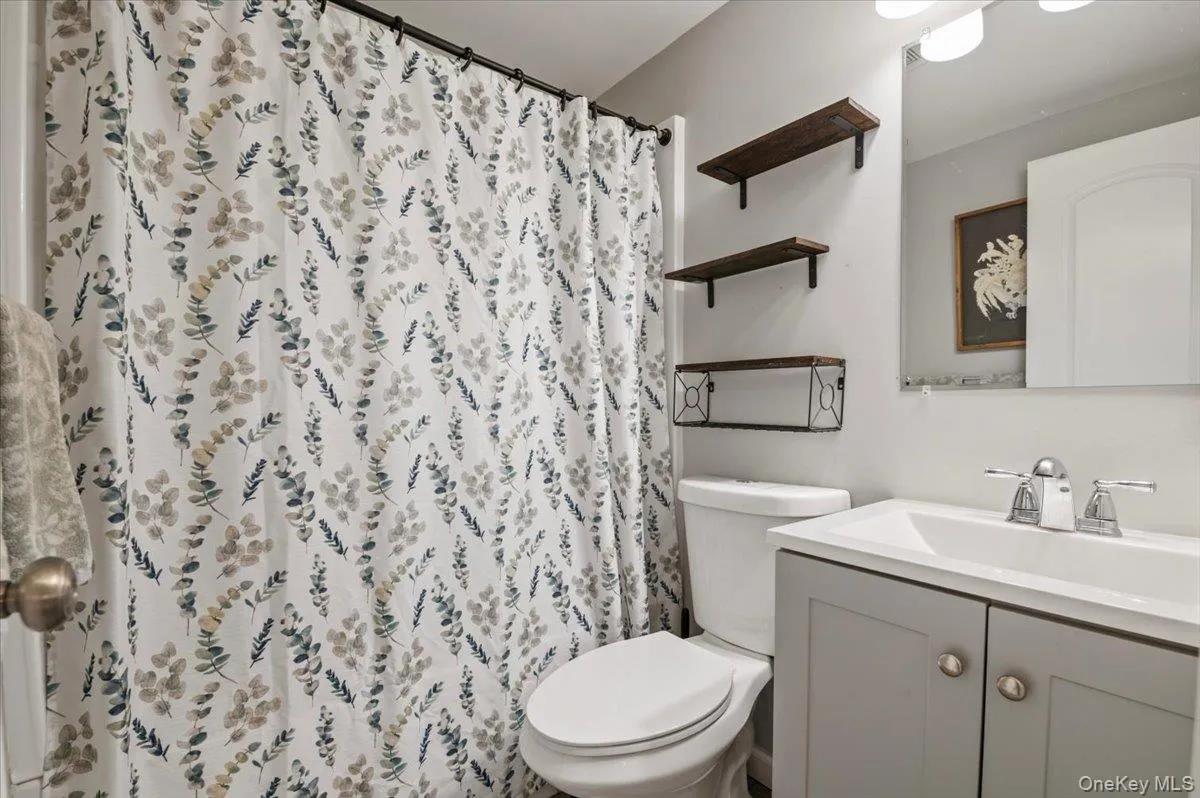 1347 Peters Boulevard, Islip, NY, 2 Bedrooms Bedrooms, 5 Rooms Rooms,1 BathroomBathrooms,Residential,For Rent,Peters,0,1035792 1347 Peters Boulevard, Islip, NY, 2 Bedrooms Bedrooms, 5 Rooms Rooms,1 BathroomBathrooms,Residential,For Rent,Peters,0,1035792