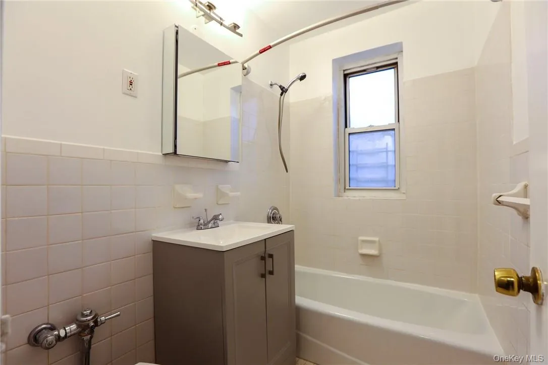 730 Pelham Road, New Rochelle, NY, 1 Bedroom Bedrooms, 3 Rooms Rooms,1 BathroomBathrooms,Residential Lease,For Rent,Pelham,0,1035798 730 Pelham Road, New Rochelle, NY, 1 Bedroom Bedrooms, 3 Rooms Rooms,1 BathroomBathrooms,Residential Lease,For Rent,Pelham,0,1035798