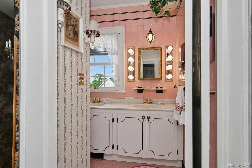 73 Clinton Avenue, Ossining, NY, 3 Bedrooms Bedrooms, 8 Rooms Rooms,2 BathroomsBathrooms,Residential,For Rent,Clinton,0,1035810 73 Clinton Avenue, Ossining, NY, 3 Bedrooms Bedrooms, 8 Rooms Rooms,2 BathroomsBathrooms,Residential,For Rent,Clinton,0,1035810