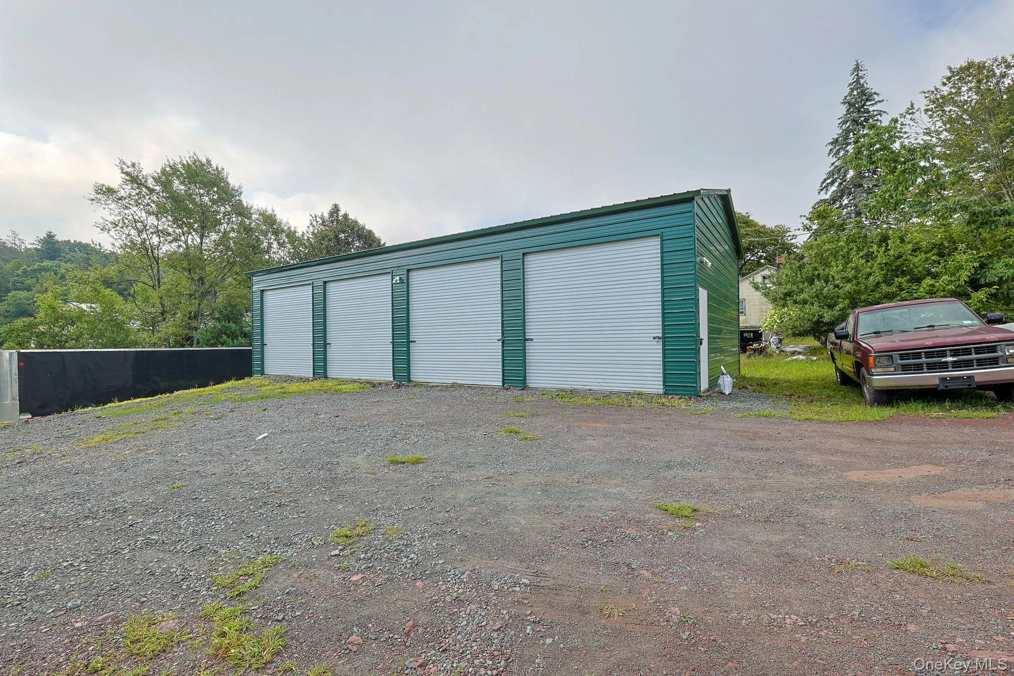 Four bay garage with lift Four bay garage with lift