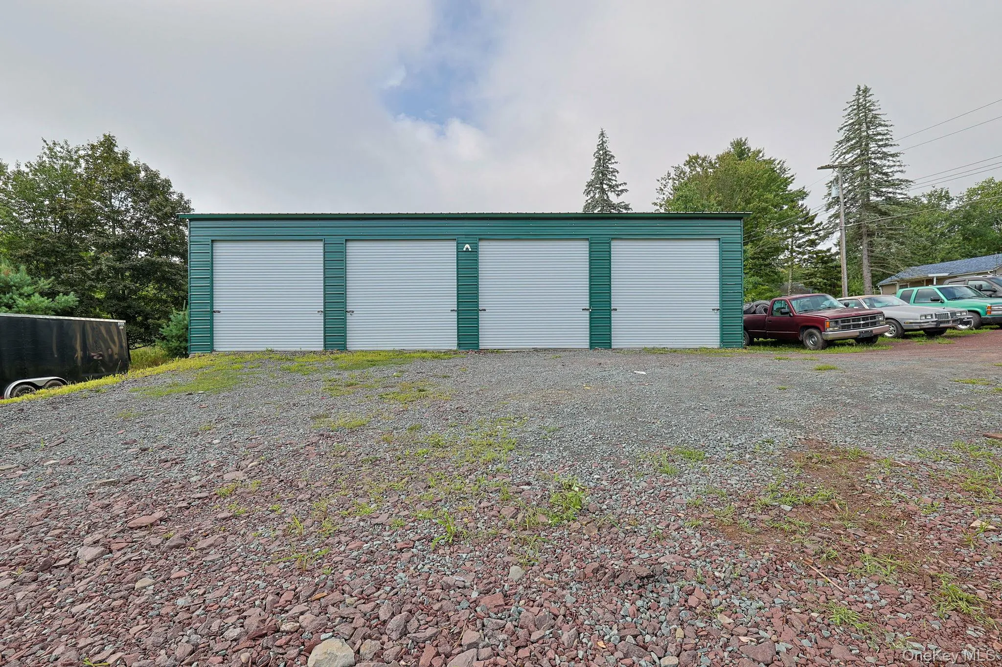 Four bay garage with lift Four bay garage with lift