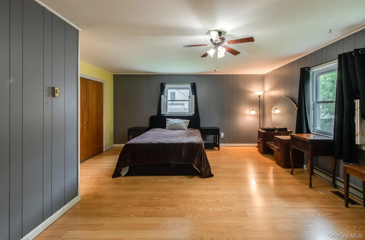 Extremely spacious primary bedroom Extremely spacious primary bedroom
