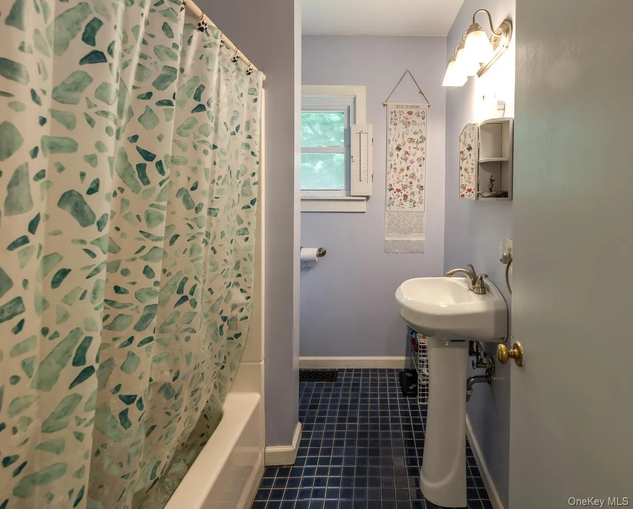 Main bathroom Main bathroom