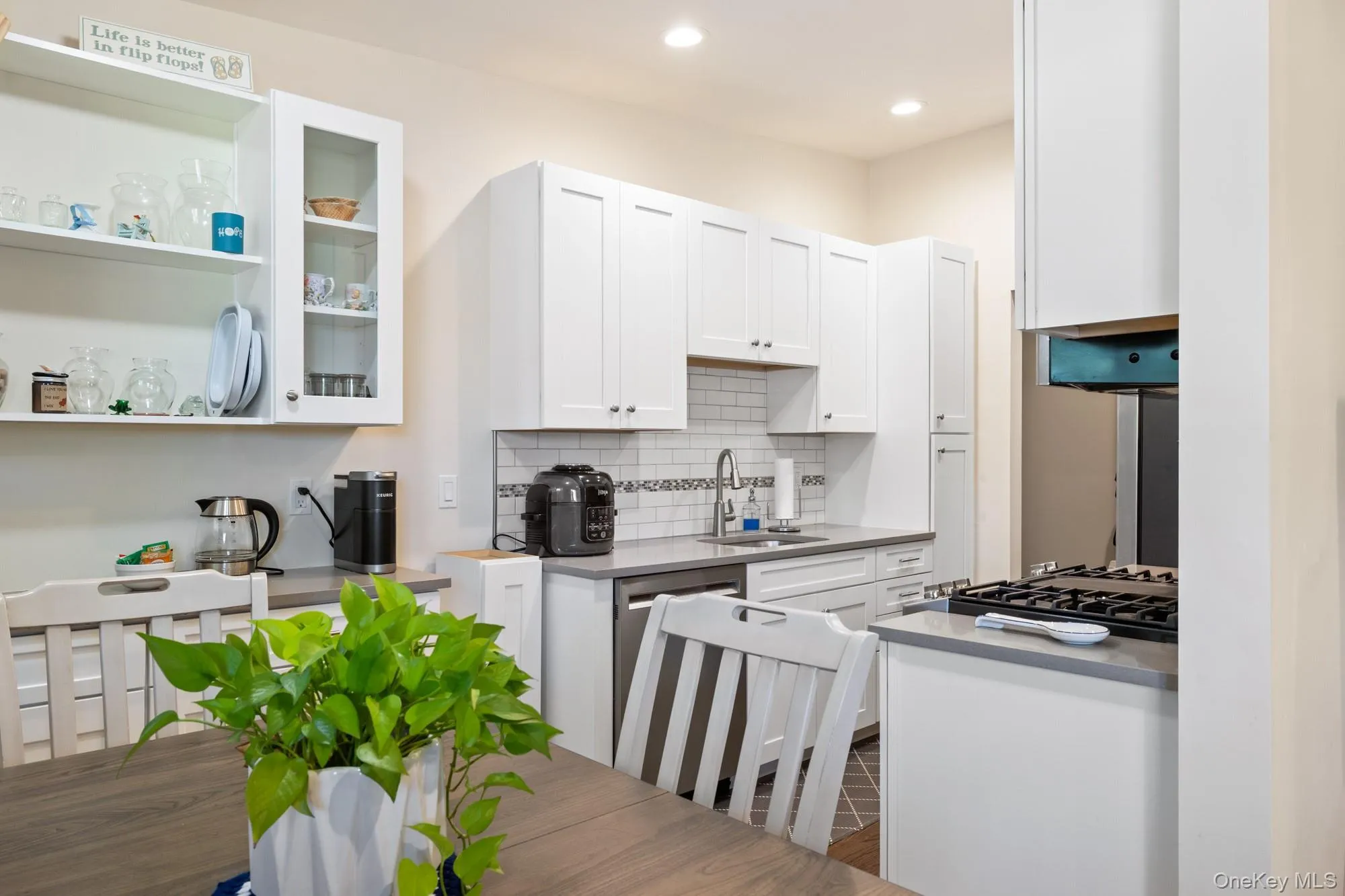 748 Deer Park Avenue, Babylon, NY, 2 Bedrooms Bedrooms, 5 Rooms Rooms,1 BathroomBathrooms,Residential,For Rent,Deer Park,0,1035824 748 Deer Park Avenue, Babylon, NY, 2 Bedrooms Bedrooms, 5 Rooms Rooms,1 BathroomBathrooms,Residential,For Rent,Deer Park,0,1035824