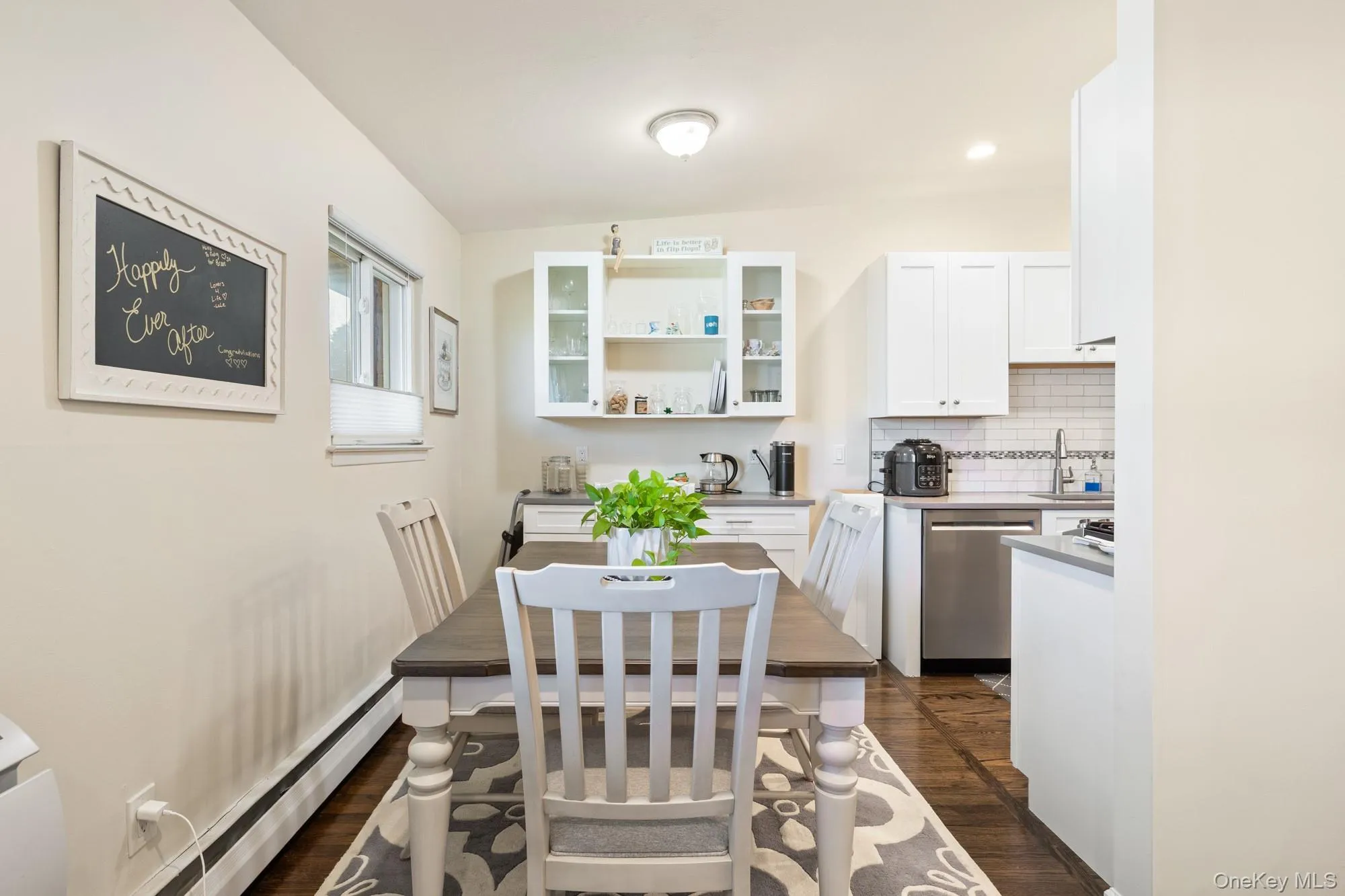 748 Deer Park Avenue, Babylon, NY, 2 Bedrooms Bedrooms, 5 Rooms Rooms,1 BathroomBathrooms,Residential,For Rent,Deer Park,0,1035824 748 Deer Park Avenue, Babylon, NY, 2 Bedrooms Bedrooms, 5 Rooms Rooms,1 BathroomBathrooms,Residential,For Rent,Deer Park,0,1035824