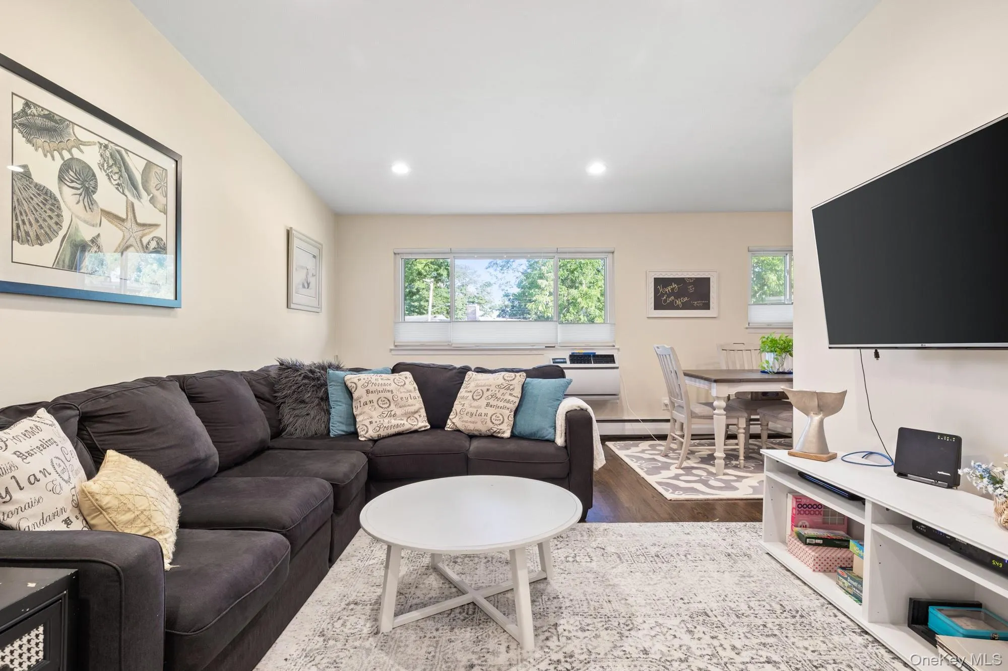 748 Deer Park Avenue, Babylon, NY, 2 Bedrooms Bedrooms, 5 Rooms Rooms,1 BathroomBathrooms,Residential,For Rent,Deer Park,0,1035824 748 Deer Park Avenue, Babylon, NY, 2 Bedrooms Bedrooms, 5 Rooms Rooms,1 BathroomBathrooms,Residential,For Rent,Deer Park,0,1035824