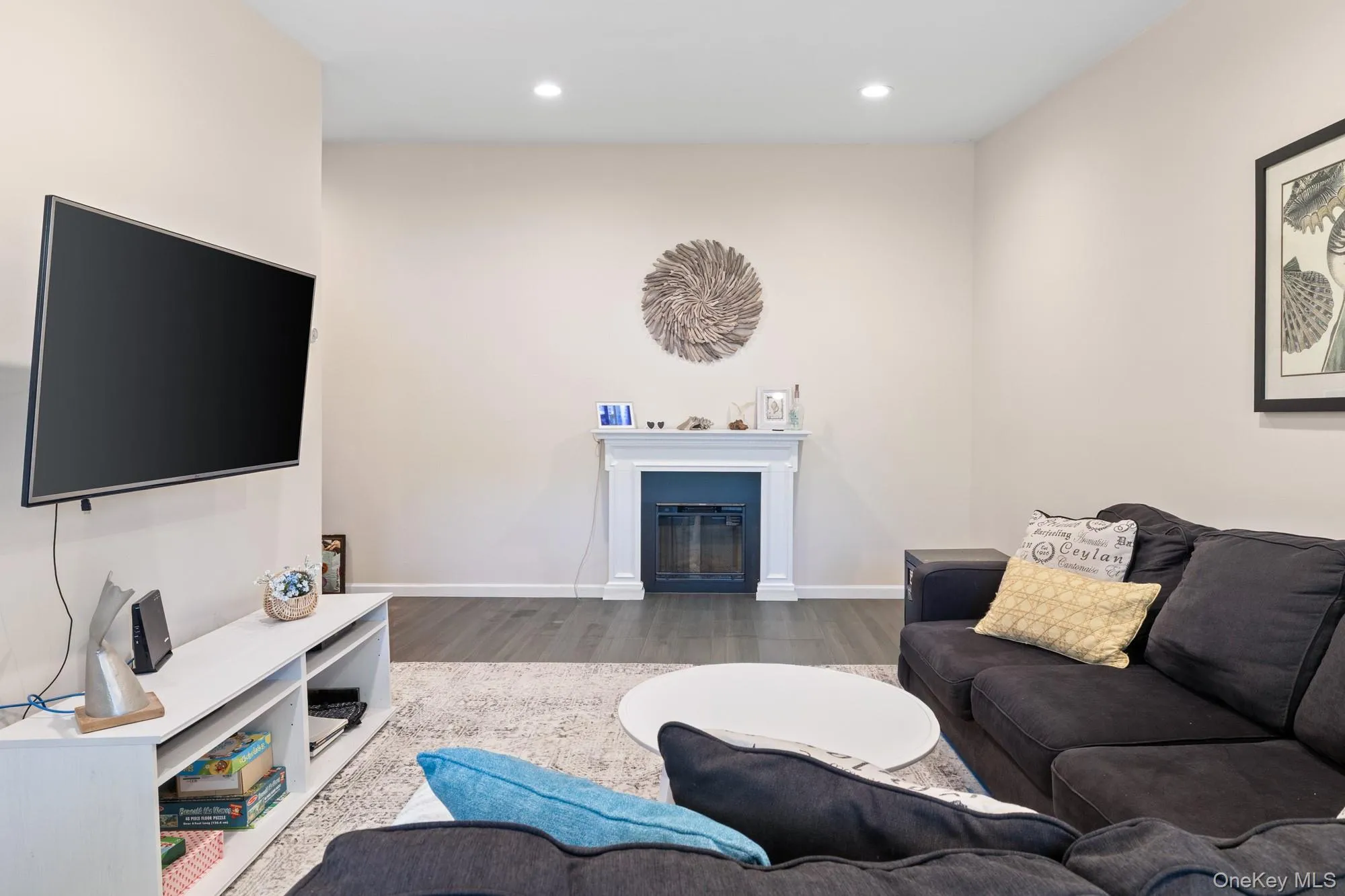 748 Deer Park Avenue, Babylon, NY, 2 Bedrooms Bedrooms, 5 Rooms Rooms,1 BathroomBathrooms,Residential,For Rent,Deer Park,0,1035824 748 Deer Park Avenue, Babylon, NY, 2 Bedrooms Bedrooms, 5 Rooms Rooms,1 BathroomBathrooms,Residential,For Rent,Deer Park,0,1035824