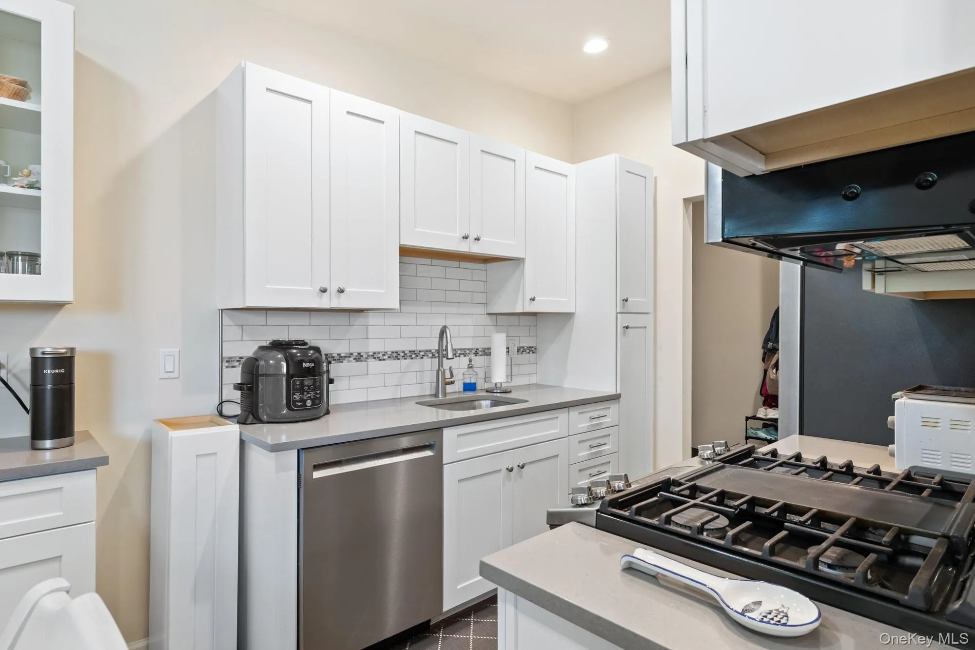 748 Deer Park Avenue, Babylon, NY, 2 Bedrooms Bedrooms, 5 Rooms Rooms,1 BathroomBathrooms,Residential,For Rent,Deer Park,0,1035824 748 Deer Park Avenue, Babylon, NY, 2 Bedrooms Bedrooms, 5 Rooms Rooms,1 BathroomBathrooms,Residential,For Rent,Deer Park,0,1035824