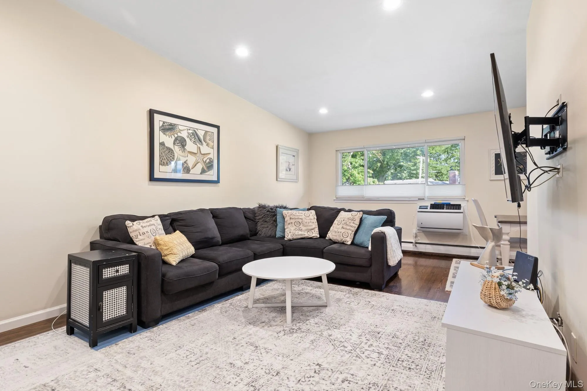 748 Deer Park Avenue, Babylon, NY, 2 Bedrooms Bedrooms, 5 Rooms Rooms,1 BathroomBathrooms,Residential,For Rent,Deer Park,0,1035824 748 Deer Park Avenue, Babylon, NY, 2 Bedrooms Bedrooms, 5 Rooms Rooms,1 BathroomBathrooms,Residential,For Rent,Deer Park,0,1035824