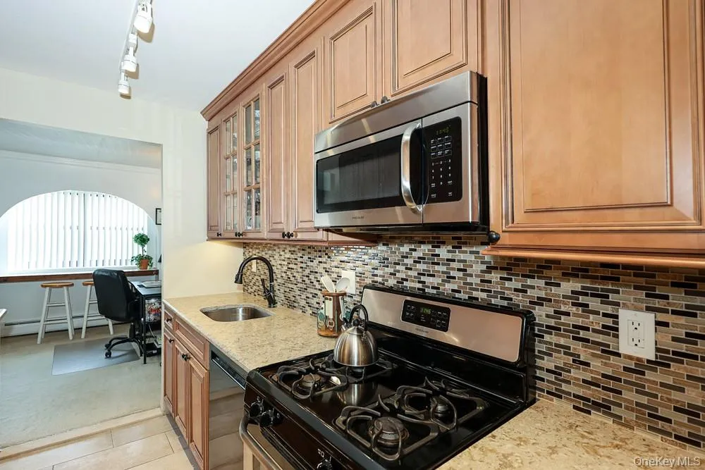 100 Clinton Avenue, Hempstead, NY, 2 Bedrooms Bedrooms, 5 Rooms Rooms,2 BathroomsBathrooms,Residential,For Rent,Clinton,0,1035841 100 Clinton Avenue, Hempstead, NY, 2 Bedrooms Bedrooms, 5 Rooms Rooms,2 BathroomsBathrooms,Residential,For Rent,Clinton,0,1035841
